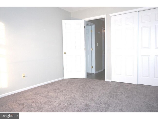 Building Photo - 203 Steeplechase Ct