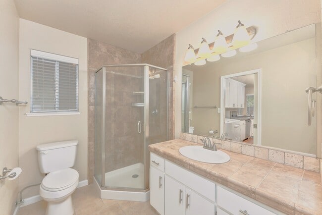 Building Photo - 154 Baxter Ave