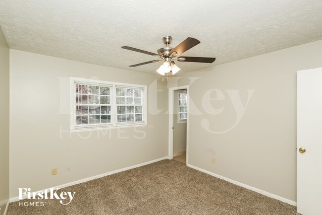 Building Photo - 335 Sharon Dr