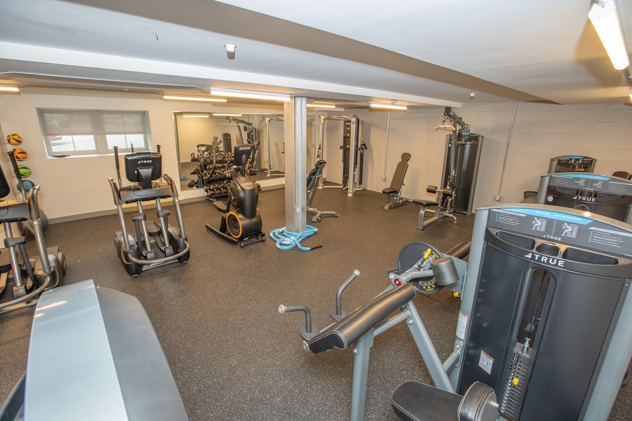 Building Photo - 103 Allyn St