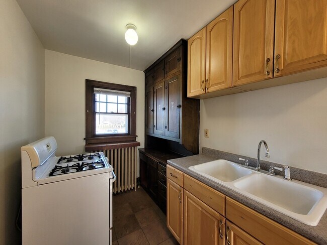 Building Photo - 426 S Quincy St