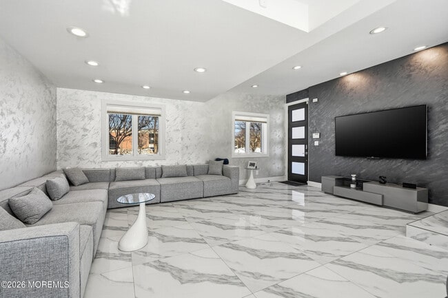 Building Photo - 107 Grant Ave