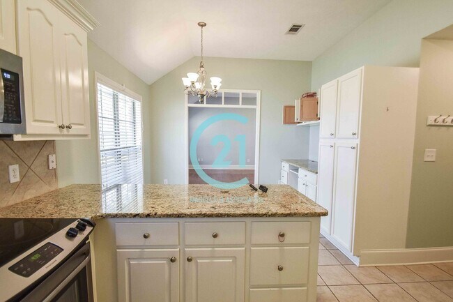 Building Photo - 3 Bed/2 Bath Home in Ashbrooke