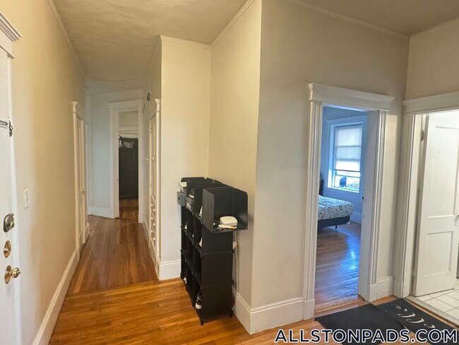 Building Photo - 79 Glenville Ave