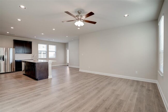 Building Photo - 135 Living Reef Dr