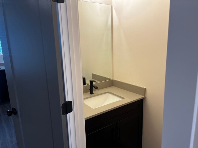Building Photo - GET $1000 OFF THE FIRST MONTHS RENT!!!
