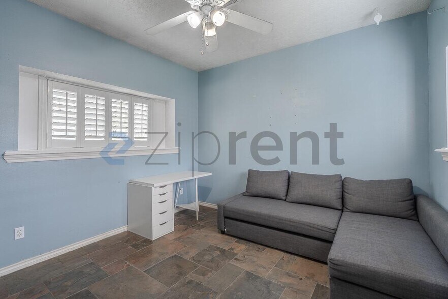 Building Photo - 7934 Round Rock Dr