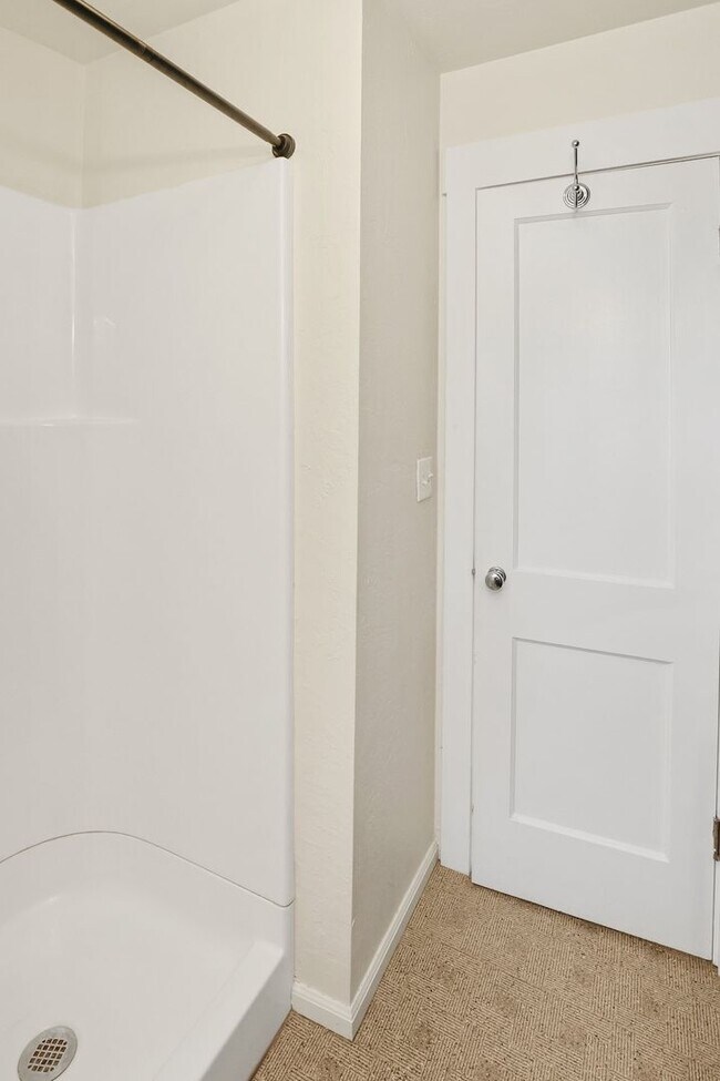 Building Photo - Monroe Four Bedroom on Acreage - Rare Find!