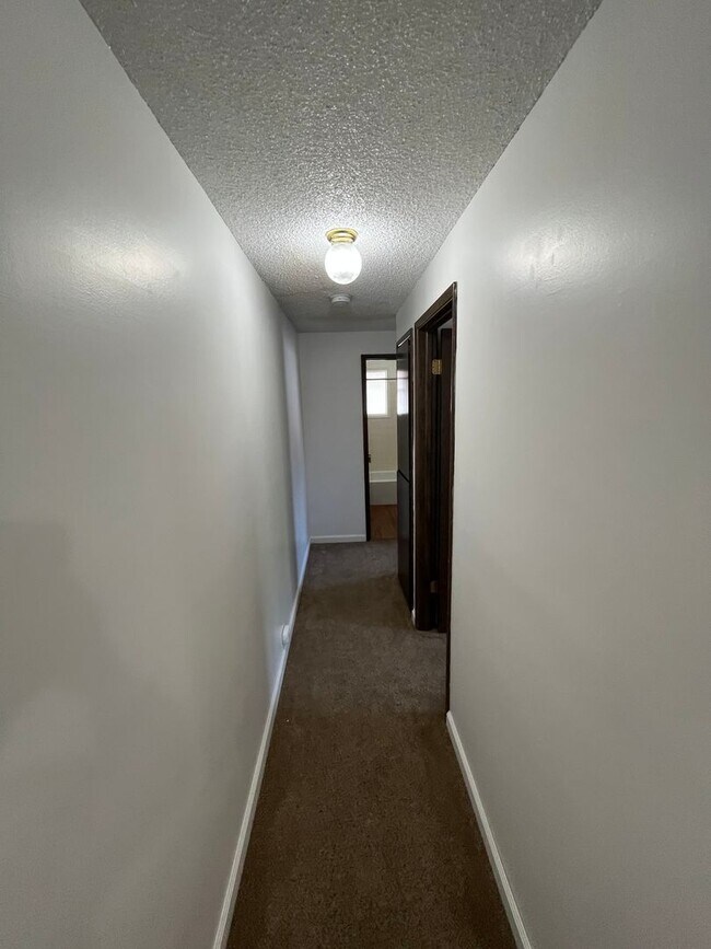 Building Photo - 557-559 E Broad Ave Owner Selling