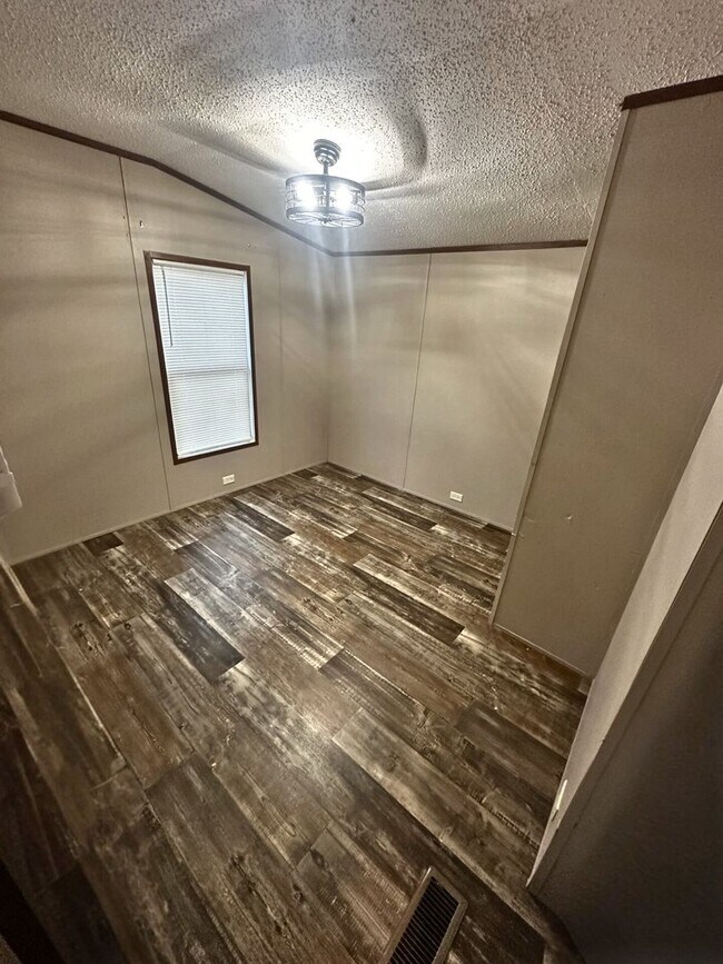 Building Photo - Secure Gated Delight Community