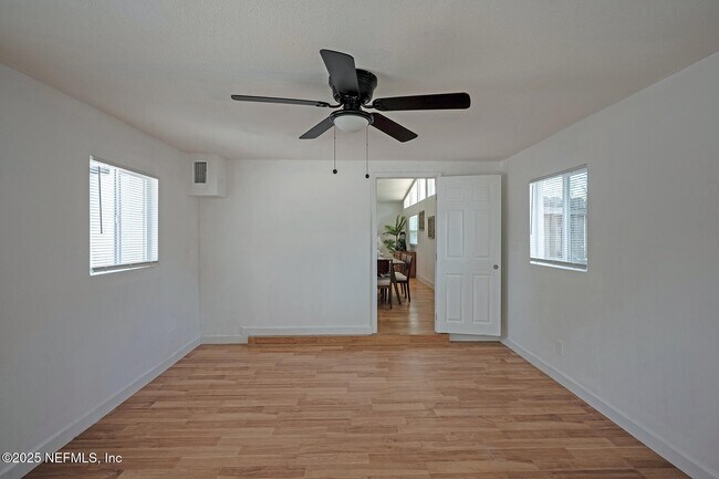 Building Photo - 2565 Burlingame Dr W
