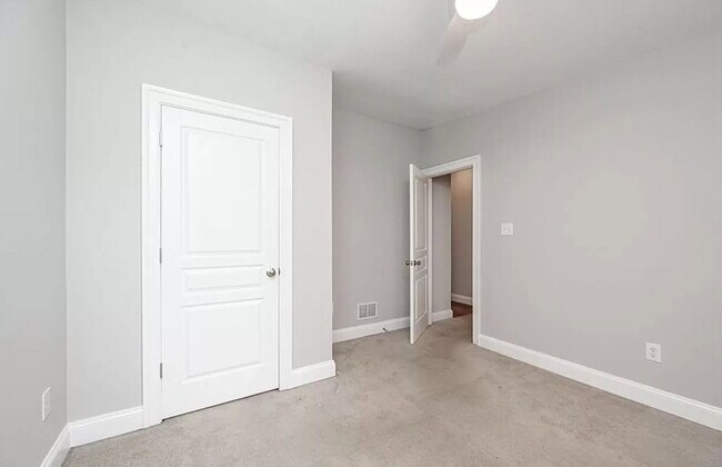 Building Photo - 513 S Laurel St