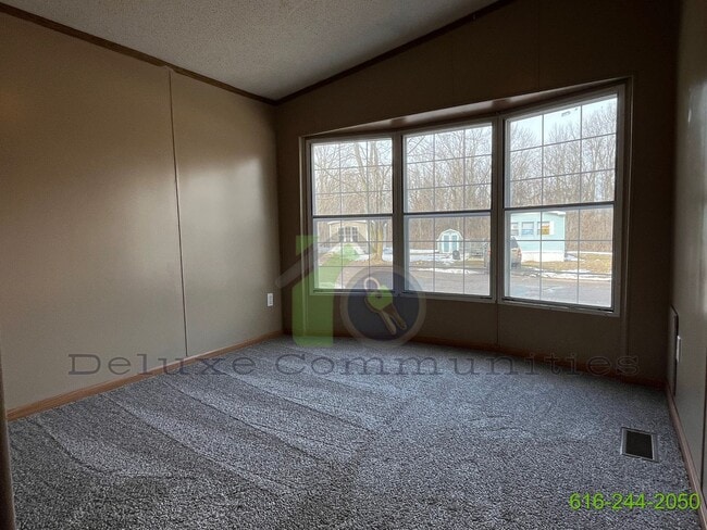 Building Photo - 3 Bedroom Mobile Home Available NOW! Baseline Estates Park