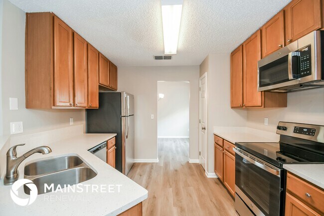 Building Photo - 13968 Crestwick Dr E