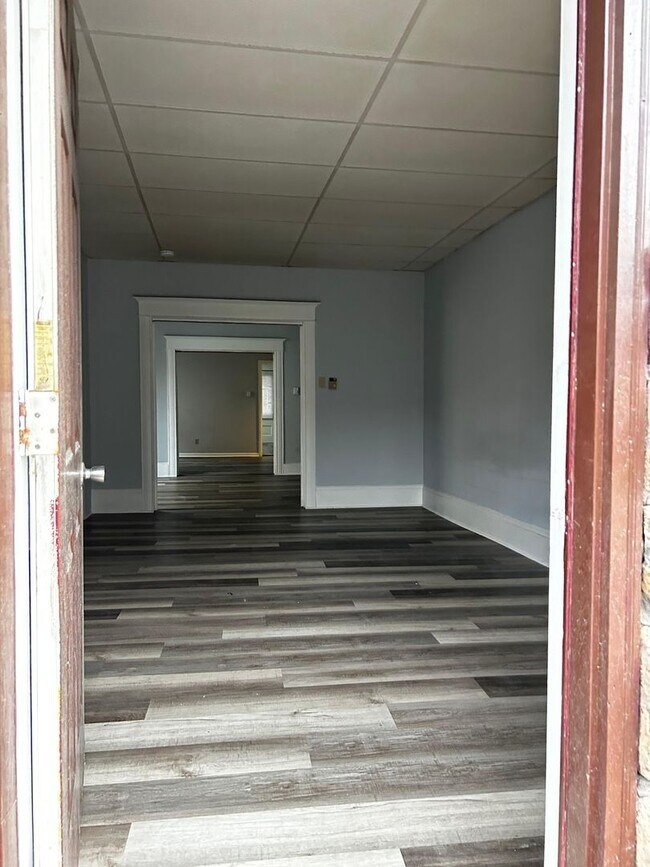 Building Photo - 418 N Main St