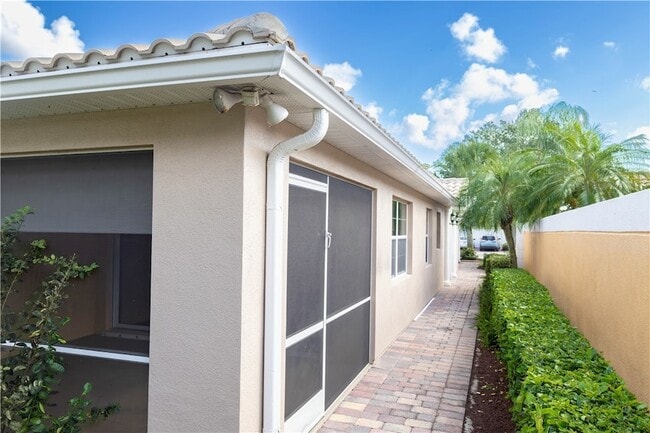 Building Photo - 5009 Corsica Square