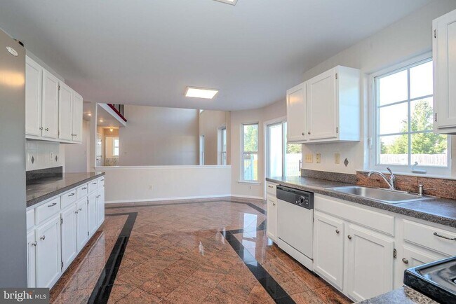 Building Photo - 27 Samantha Dr