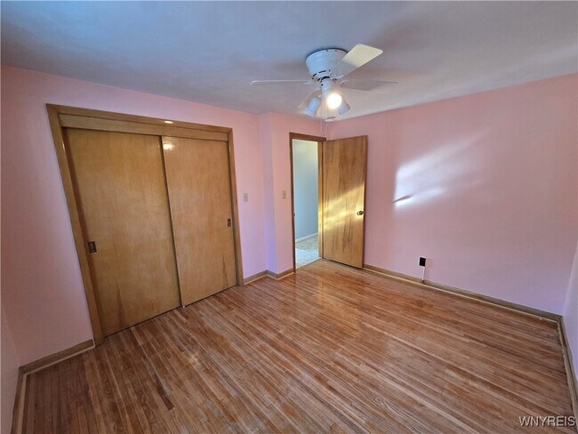 Building Photo - 39 Lennox Ave