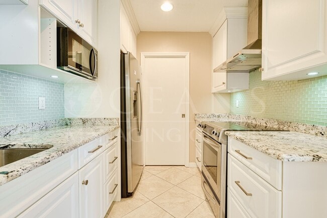 Building Photo - Riverfront Two Bedroom Condo