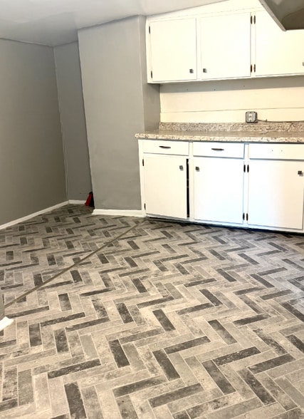 Building Photo - 3820 Hydes Ferry Rd