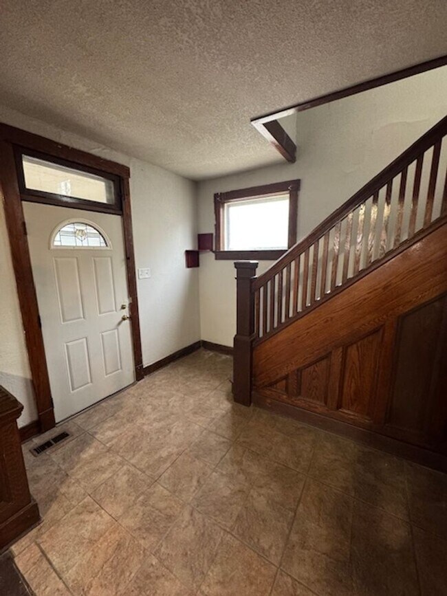 Building Photo - 2118 Drexel Ave