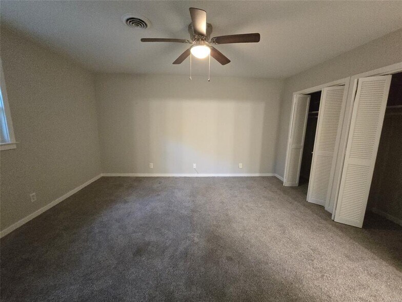 Building Photo - 3735 Wesley Dr