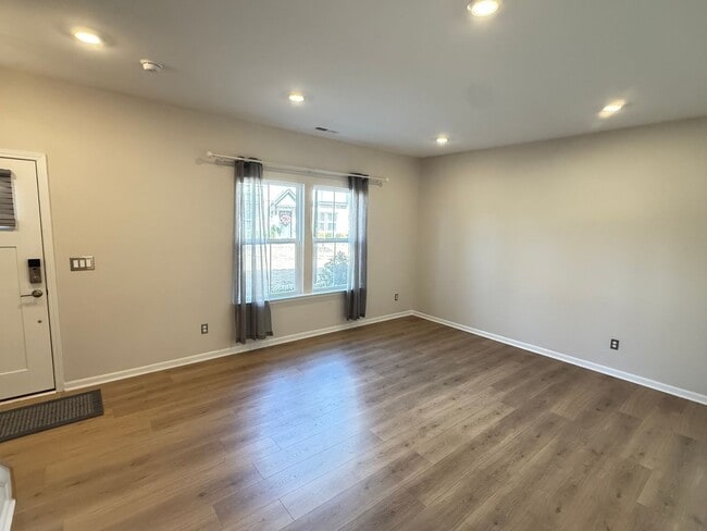 Building Photo - Nearly New Davidson Townhome | 3BR + Flex Space | 2-Car Garage | Minutes to Downtown