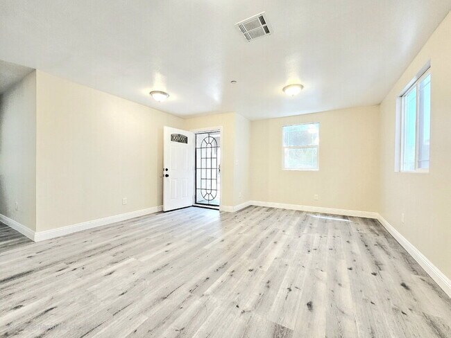 Building Photo - 321 E 103rd St