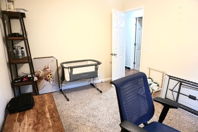 Building Photo - Quaint Four Bed/ Two Bath in Oceanside