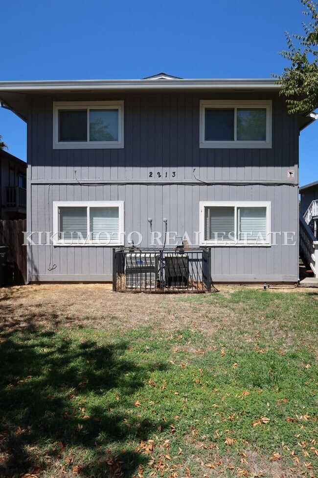 Building Photo - 2213 15th Ave