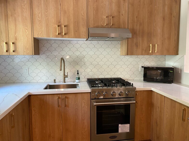 Primary Photo - 2710 Le Conte Ave