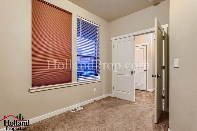 Building Photo - Beautiful Home With Balcony and Great Location! ** NEW PRICE $2,595 and REDUCED SECURITY DEPOSIT **