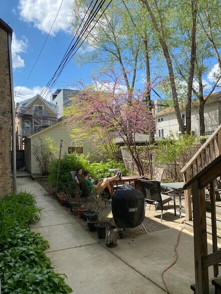 Primary Photo - 848 N Hermitage Ave