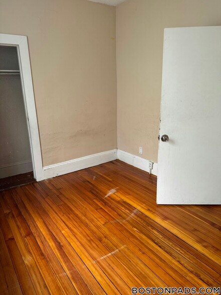 Building Photo - 110 Howland St