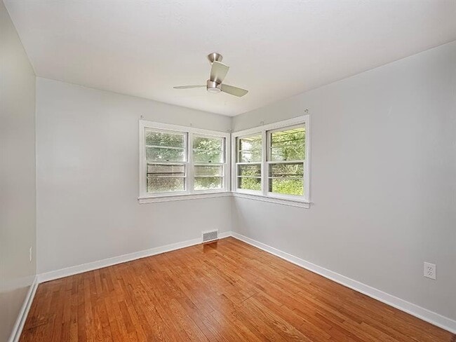 Building Photo - 2977 Chautauqua Dr