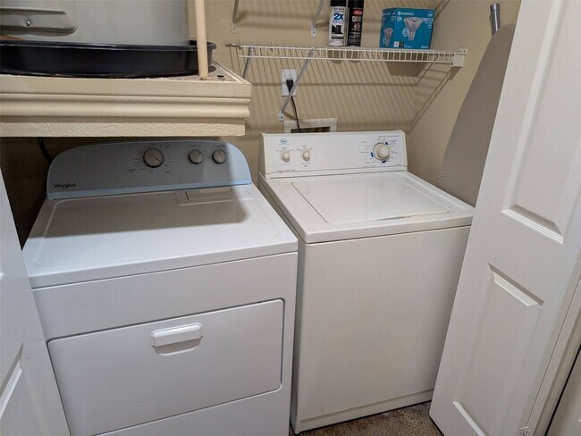 Building Photo - 2400 McCue Rd