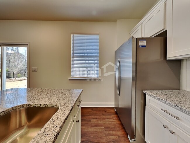 Building Photo - 1076 Highland Walk