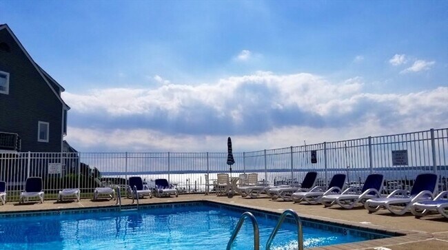 Building Photo - 700 Shore Dr