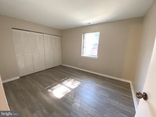 Building Photo - 4000 Gypsy Ln