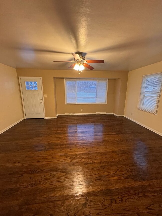 Building Photo - 311 Ventura Dr