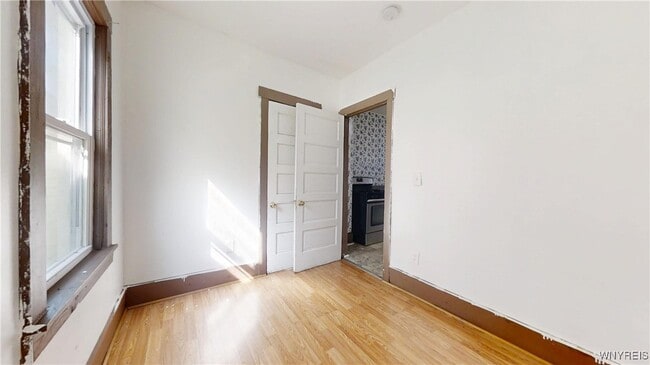 Building Photo - 173 Grote St