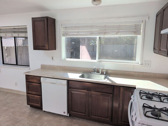 Building Photo - 2305 Woolner Ave