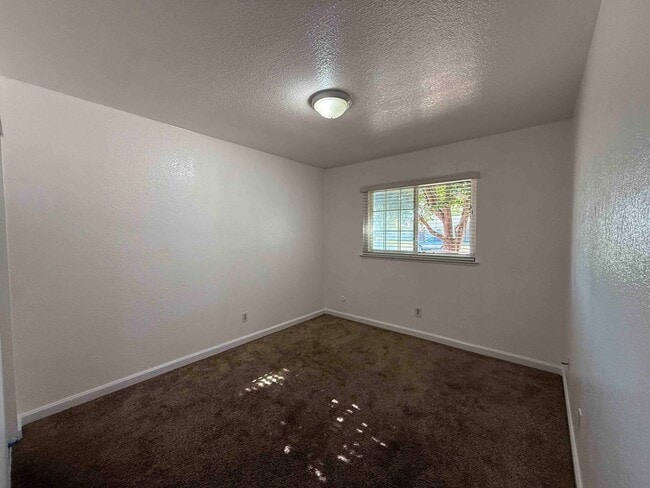 Building Photo - Elk Grove 3 Bed 2 Bath
