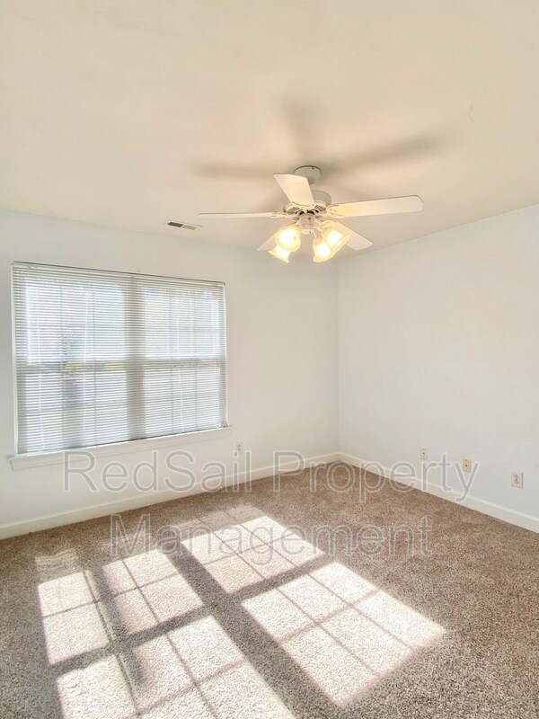 Building Photo - 500 Windward Dr