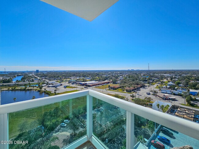 Building Photo - 231 Riverside Dr