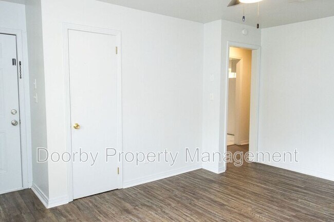 Building Photo - 2027 Lee St