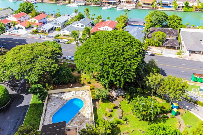 Building Photo - Naniwa Gardens - 1 bdrm/1 bath/1 covered p...