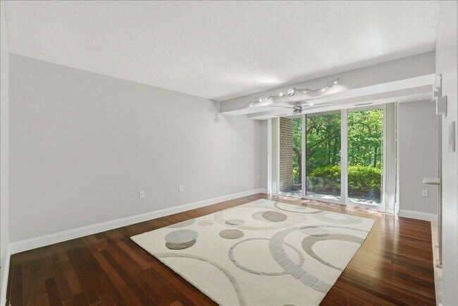 Building Photo - Contemporary 1BR / 1BA Condo in Reston – Utilities Included!