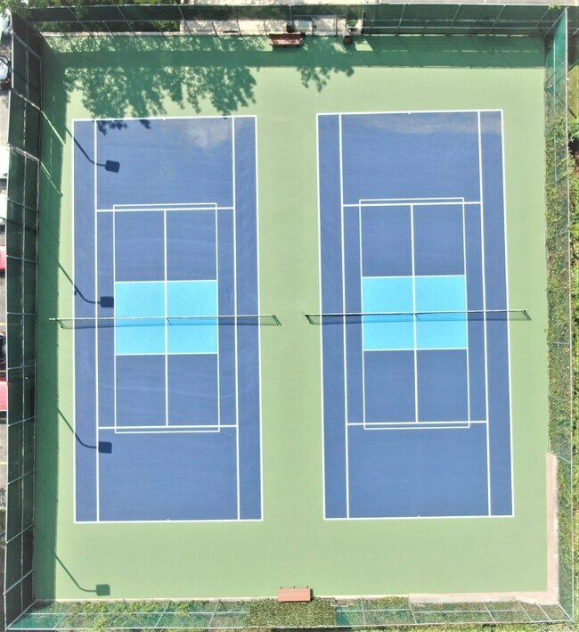 Building Photo - 71-7 Little Neck Pkwy