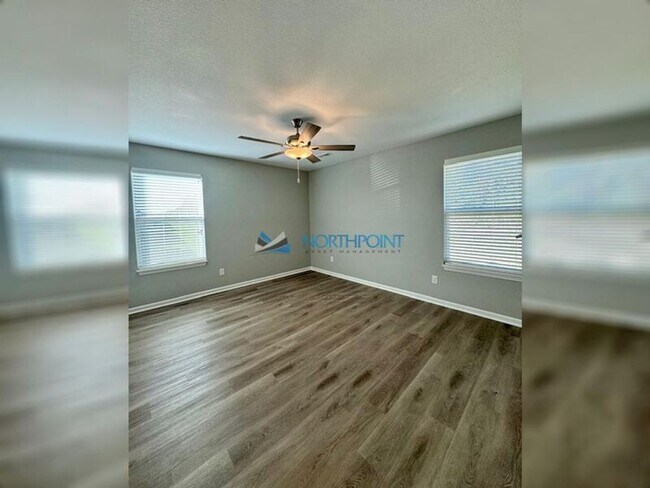 Building Photo - 905 Pampas St
